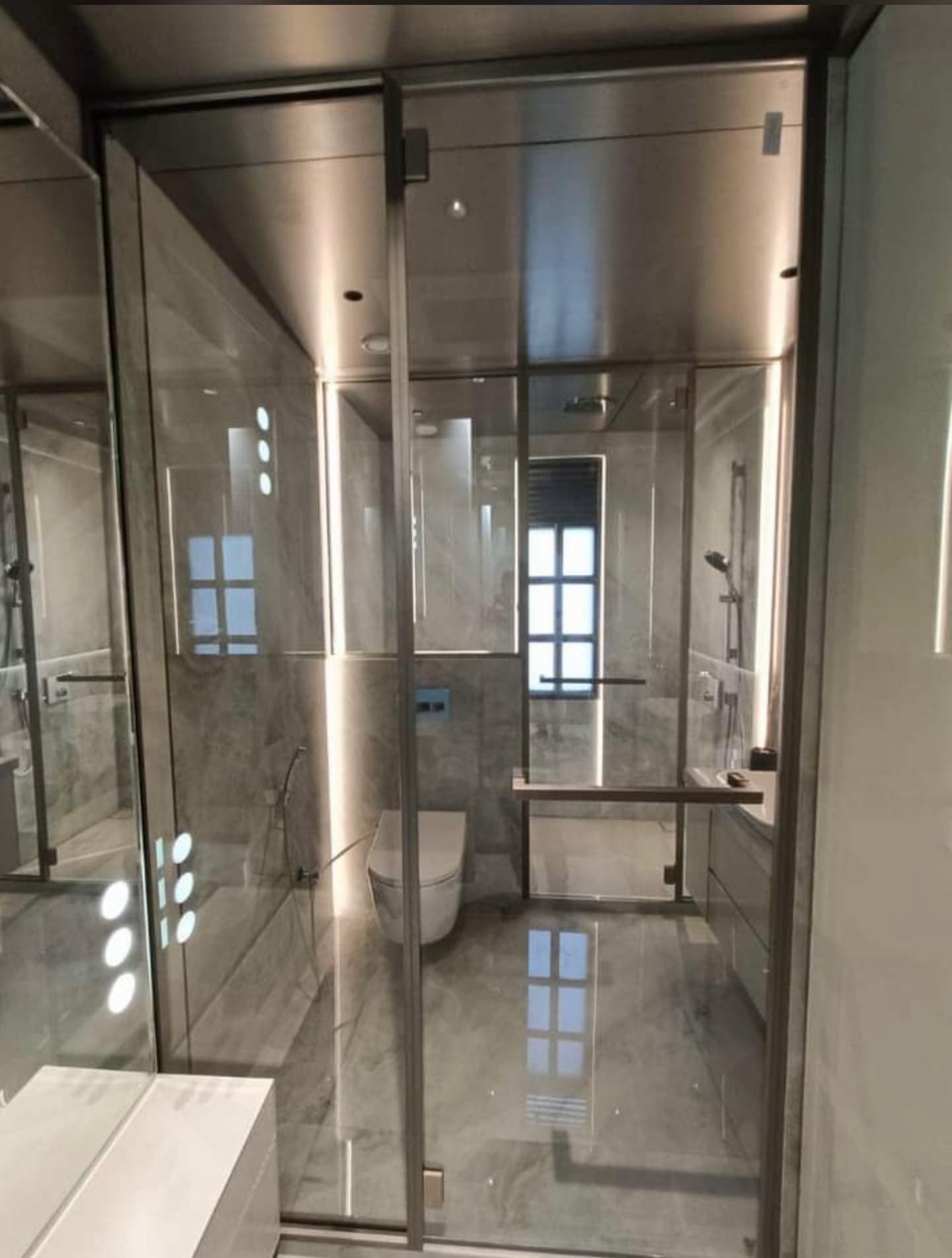 Slim Profile shower Eclosure